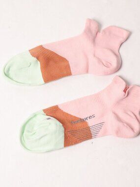 Size M | Feetures Elite Ankle Socks Lightweight No Show Socks
